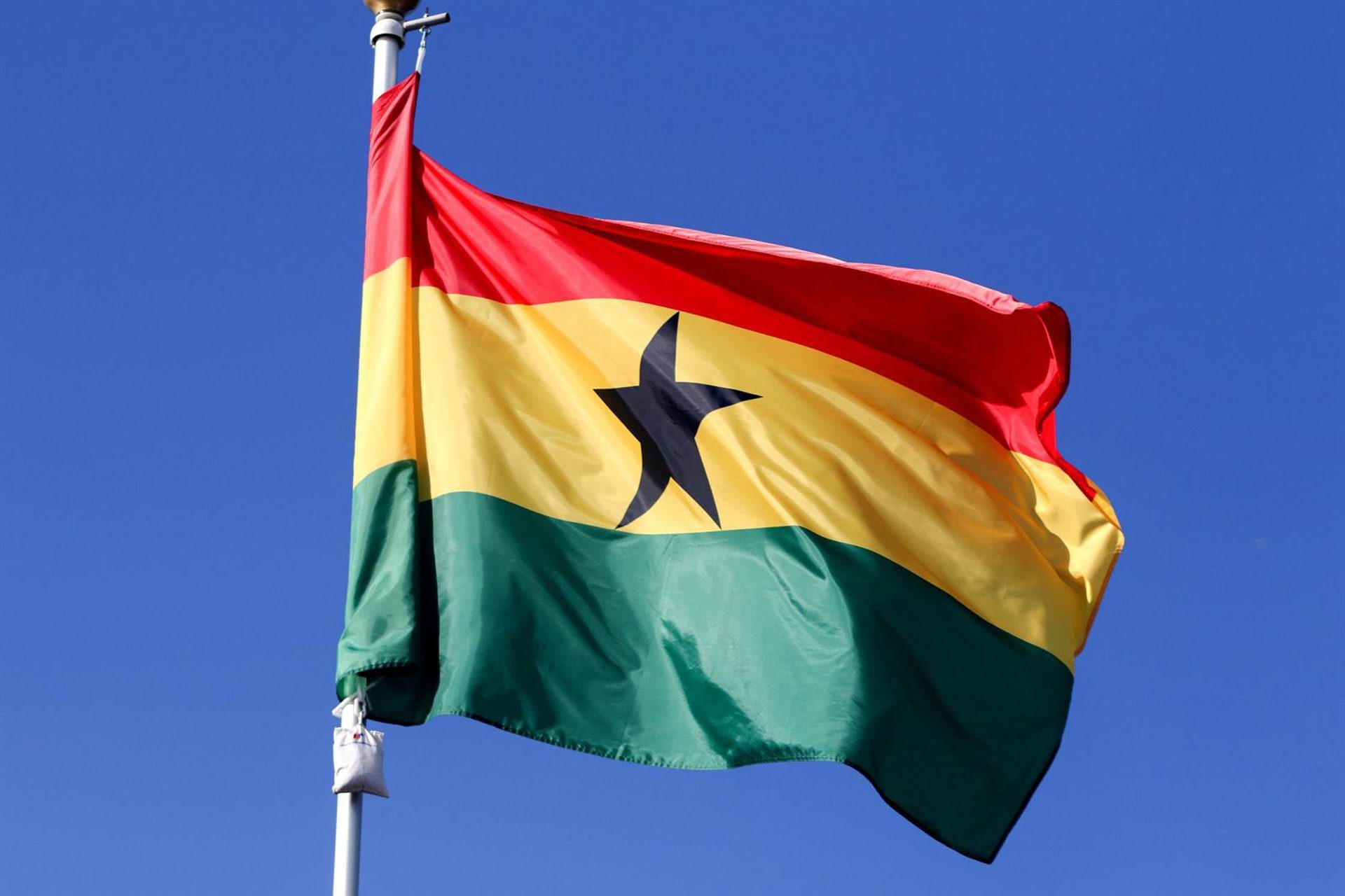 Ocho muertos tras caída de helicóptero en Ghana, entre ellos dos ministros