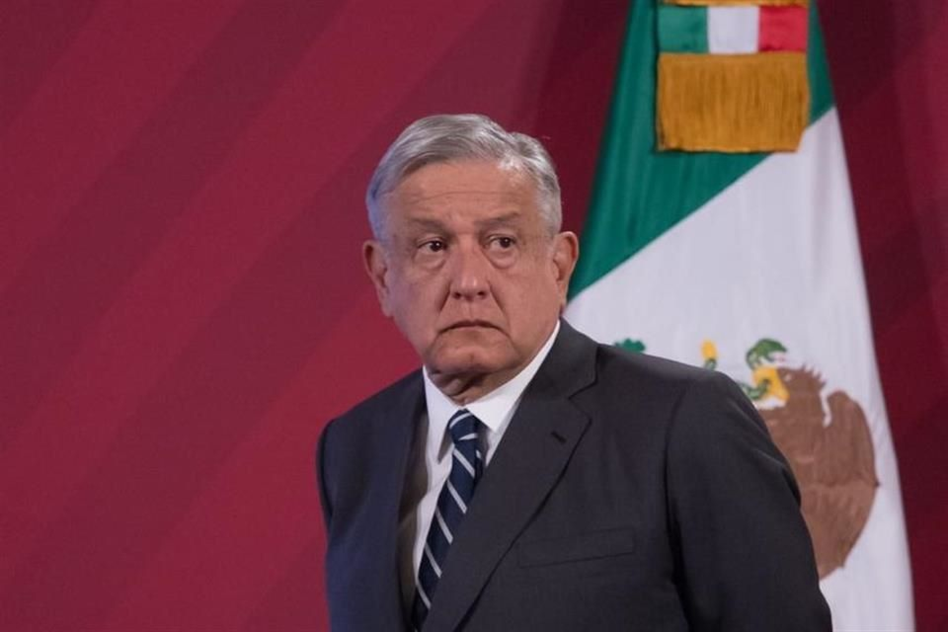 AMLO enviará de nuevo iniciativa contra sueldos de funcionarios