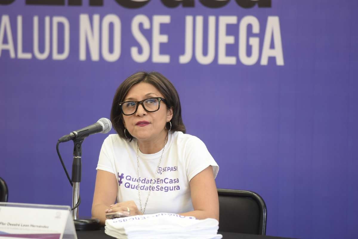 Flor Dessiré León se aferra al cargo