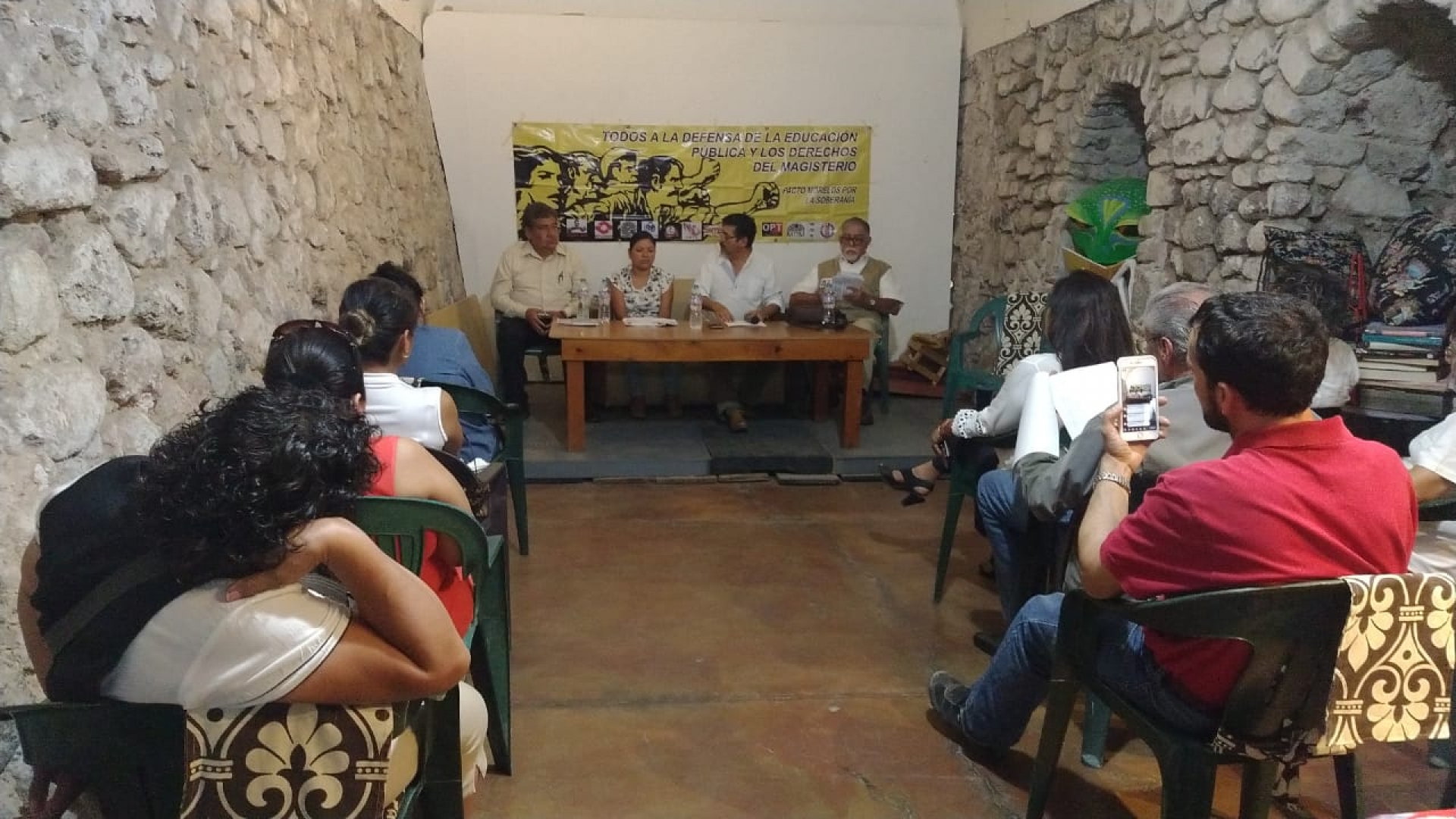 Maestros del MMB llevan a cabo foro tras la aprobación de la reforma educativa