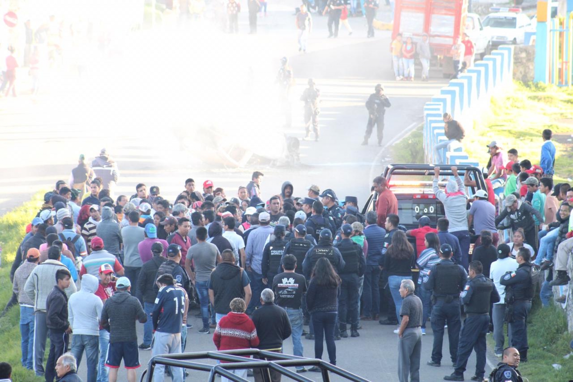 'Descontento social' en Tres Marías; incendian taxi