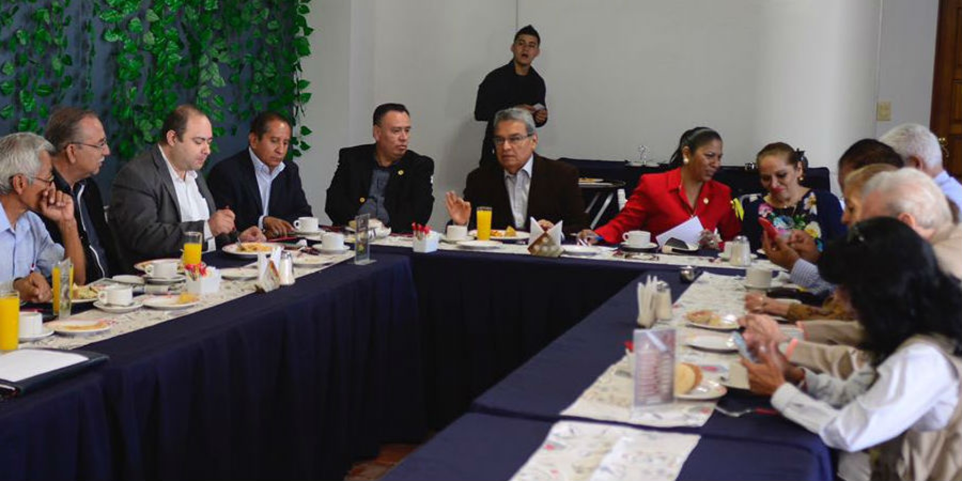 Conforman líderes y profesionistas la organización 'Diálogos y Reflexión'