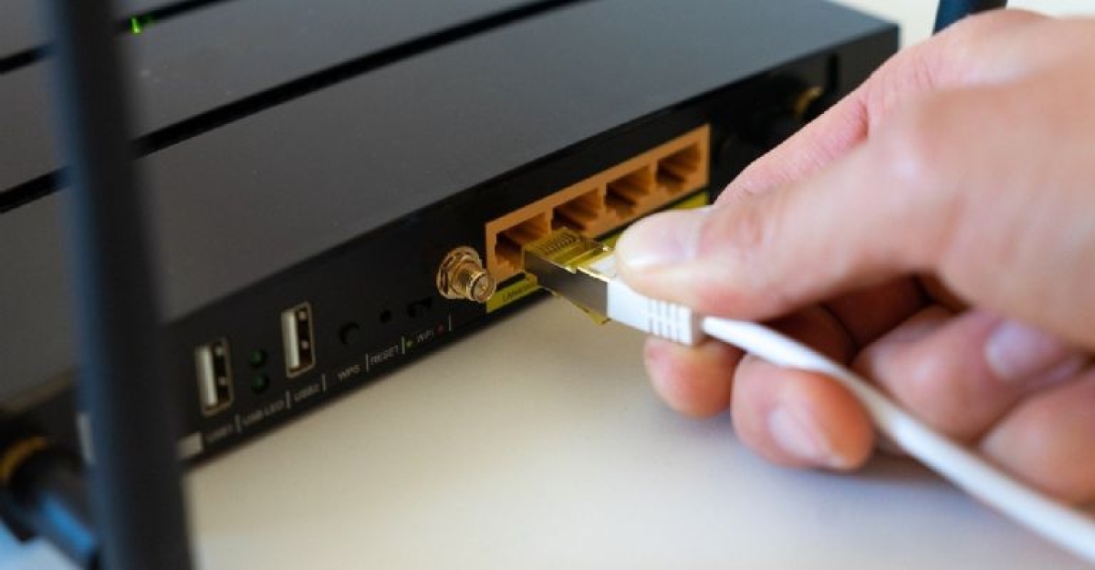 ¿Cuáles son las diferencias entre reiniciar y resetear el módem?