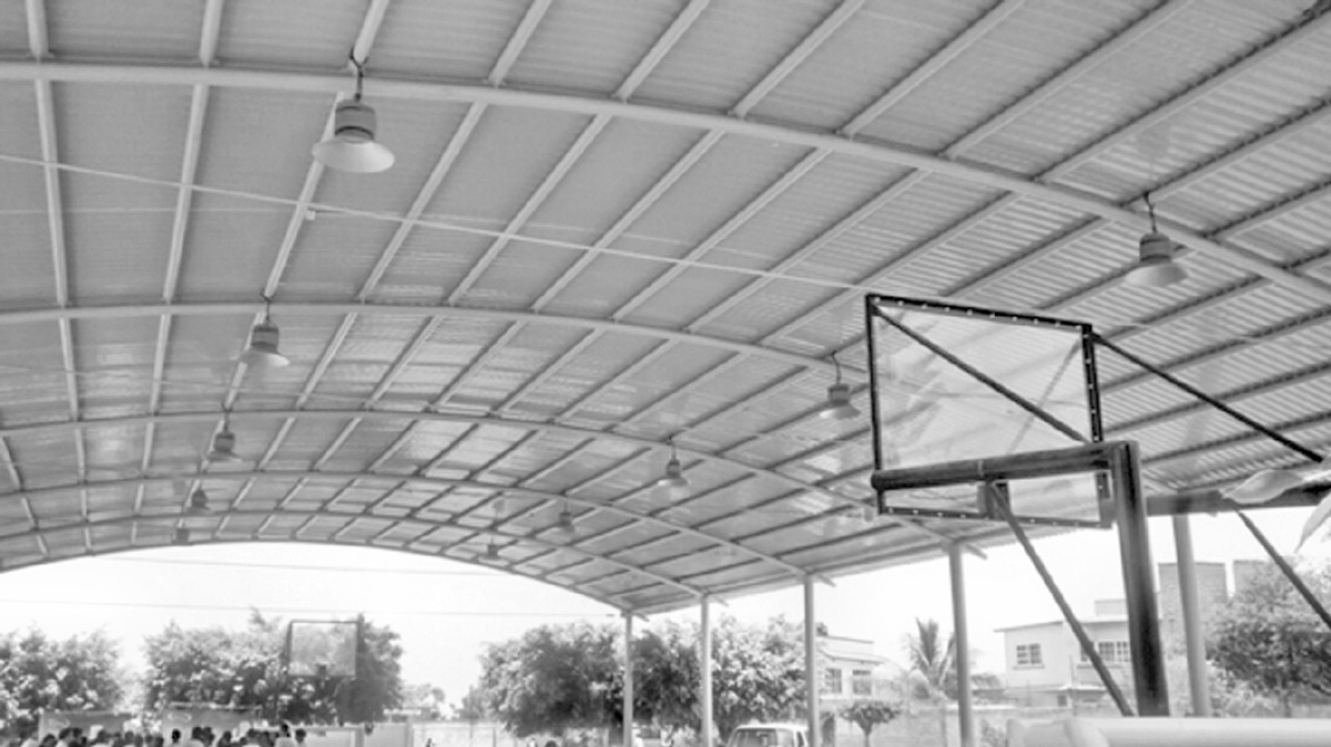Beneficia Ayuntamiento de Cuautla a centros educativos con luminarias y la construcción de una techumbre