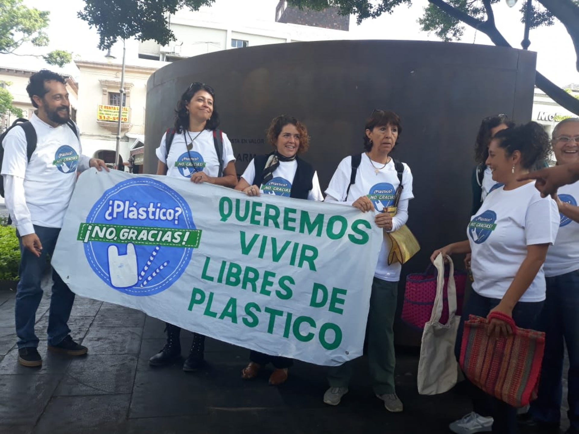 Impulsan campaña para reducir uso de bolsas de plástico