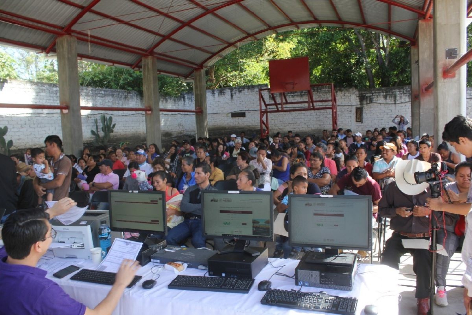 Entregan 150 constancias de inexistencia de registros en Ayala