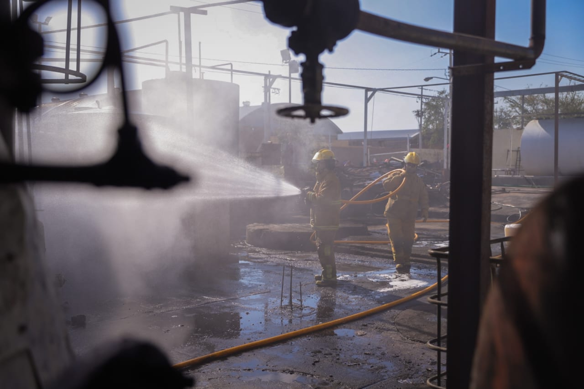 Únicamente daños materiales tras incendio en establecimiento de aceites industriales en Ayala