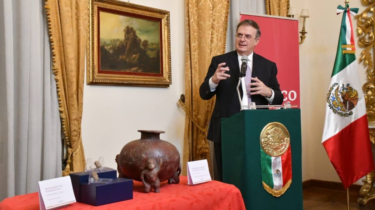 México recibe de Italia tres piezas arqueológicas