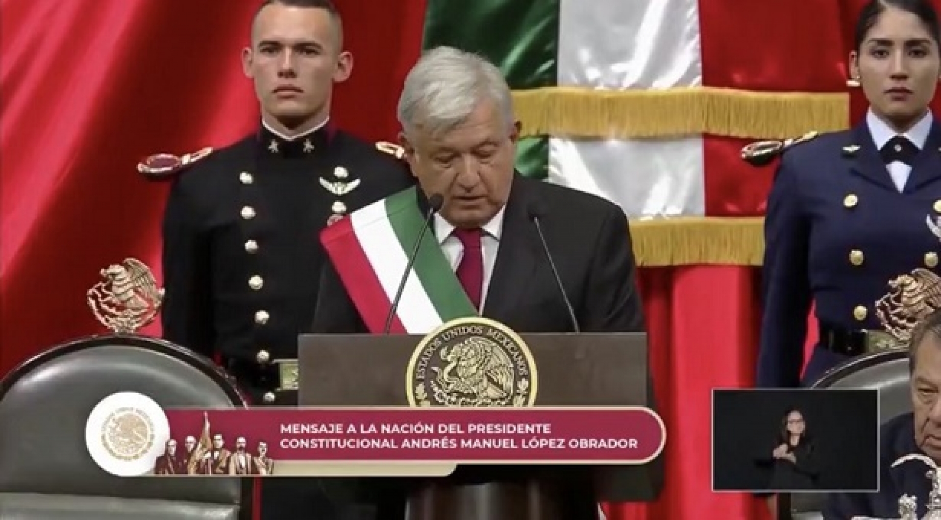 AMLO se pone la banda y toma protesta como nuevo Presidente de México