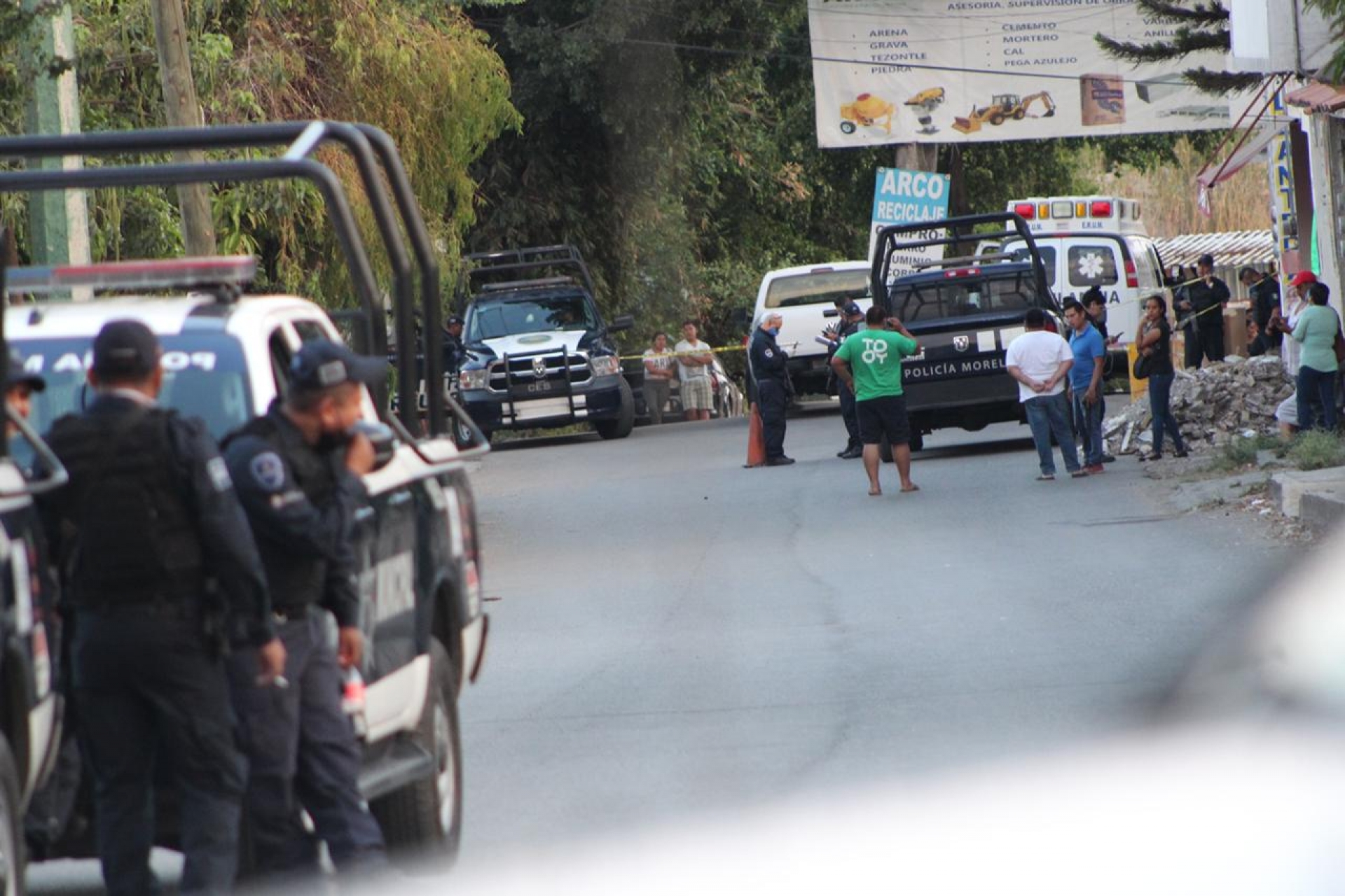 Dos hombres muertos y una mujer herida, saldo de ataque armado en Ejidos de Acapatzingo