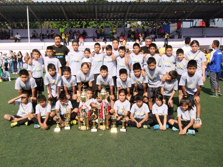 Liga Ricardo Calderón reconoce a equipos campeones