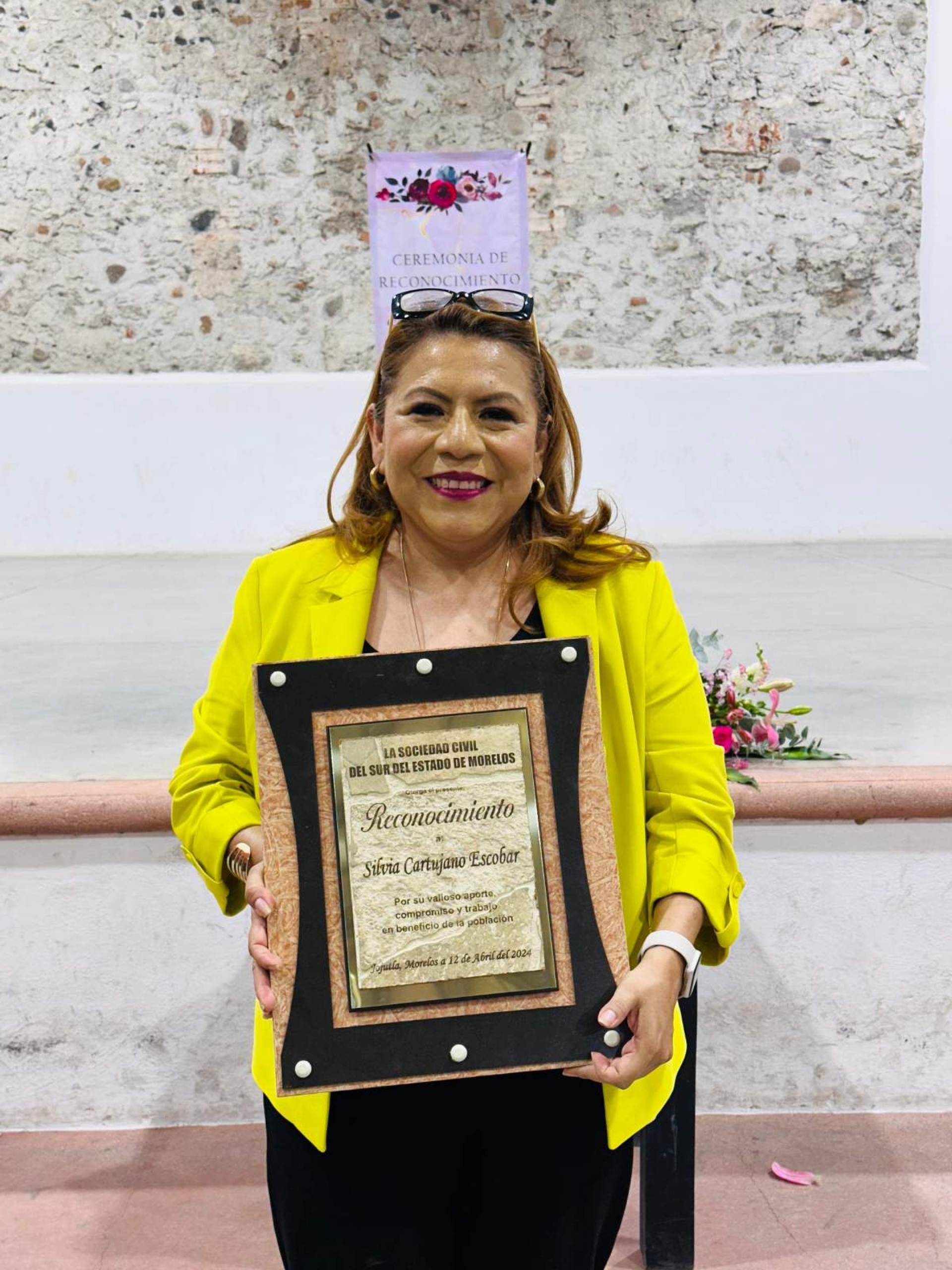 Reconocen a Silvia Cartujano por su aporte a la sociedad de la zona sur