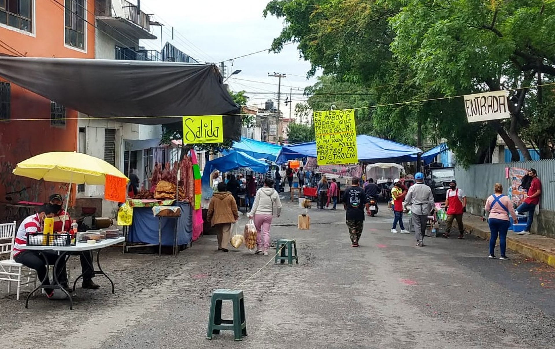 Instalan tianguis de la colonia Ciudad Chapultepec, tras más de tres semanas suspendido