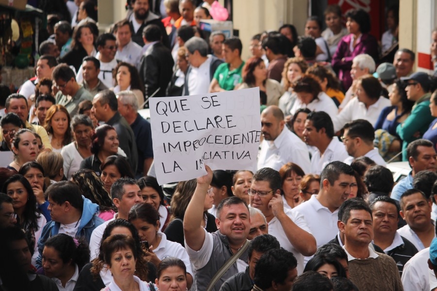 Legisladores dictaminan contra reforma que cancela sistema de jubilación de burócratas
