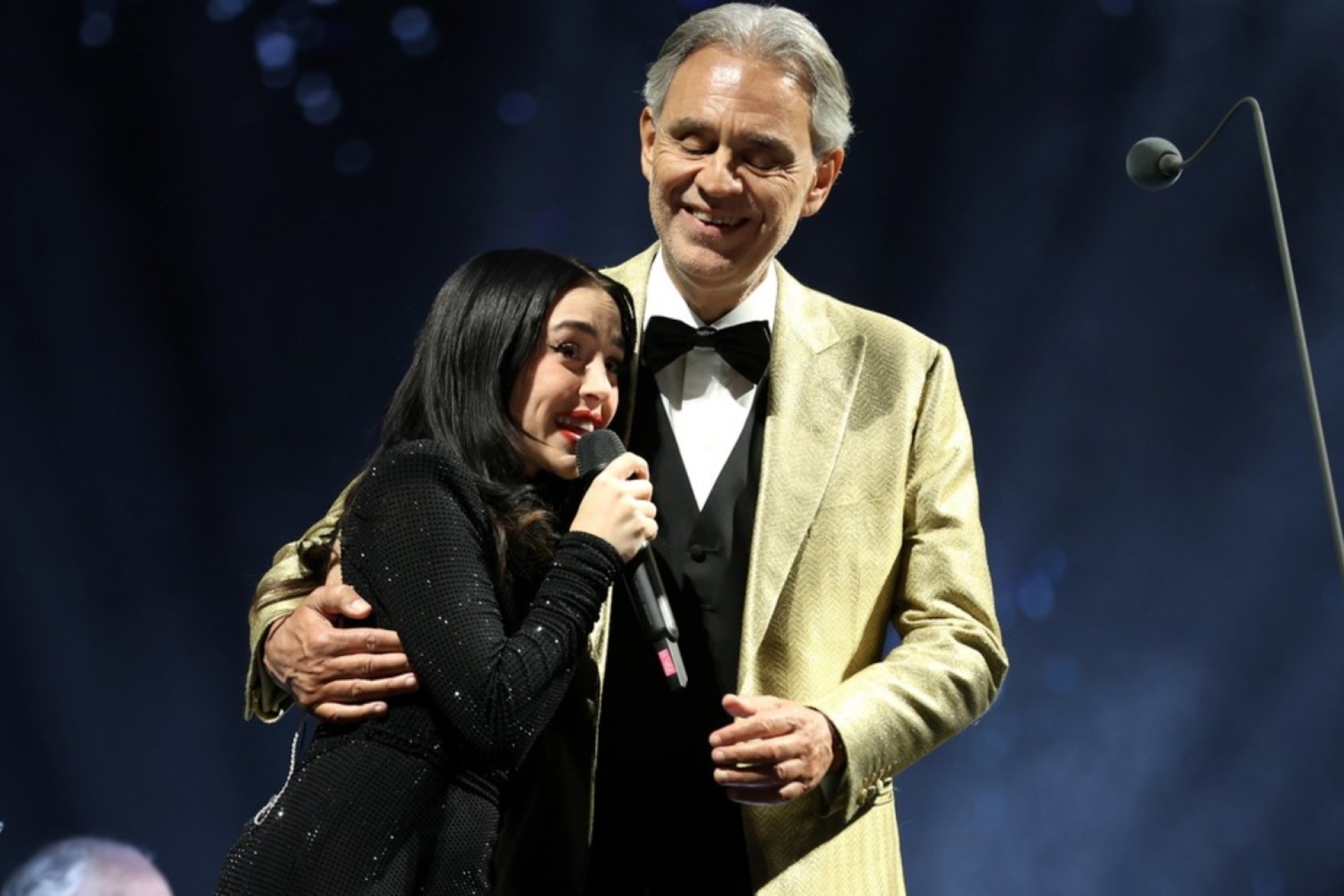 Nicki Nicole sorprende al cantar con Andrea Bocelli en el Hipódromo de San Isidro