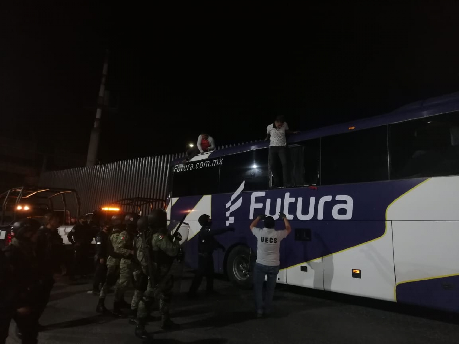 Detienen a 68 manifestantes que agredieron a policías