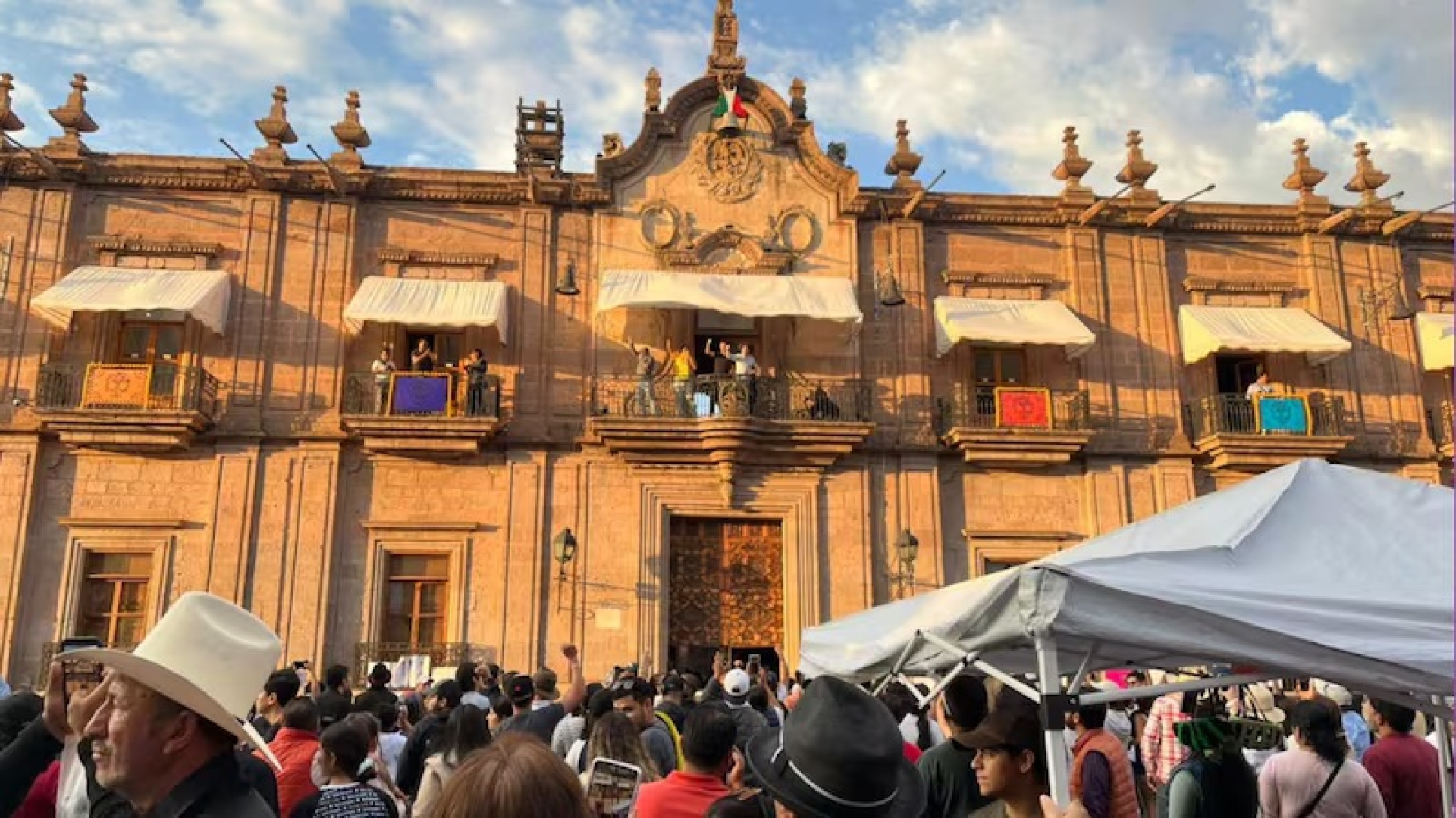 Morelia: destrozan Palacio de Gobierno durante protesta por alcalde asesinado