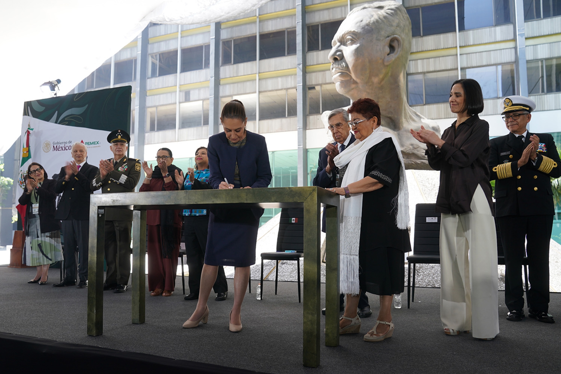 Sheinbaum refuerza la 'esencia' de la expropiación petrolera con nuevas leyes