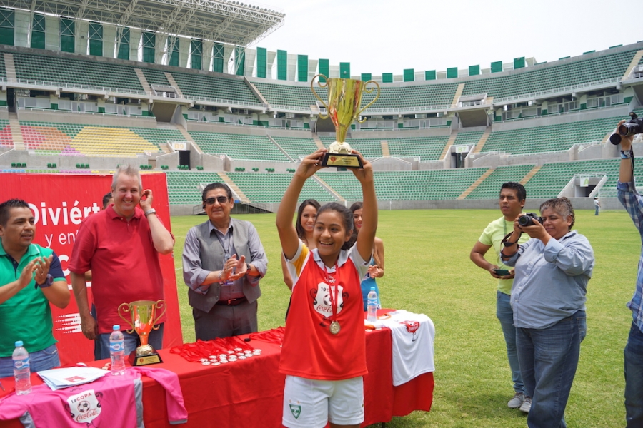 ¡Levantan la Copa Coca Cola!