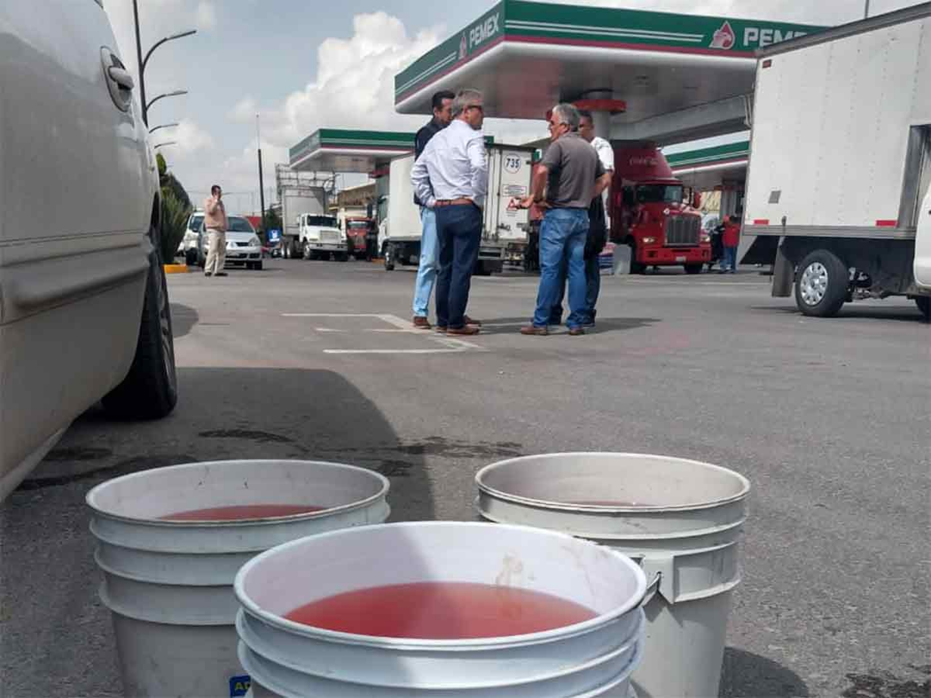 Por gasolina 'falsa' se descomponen 36 vehículos en Edomex