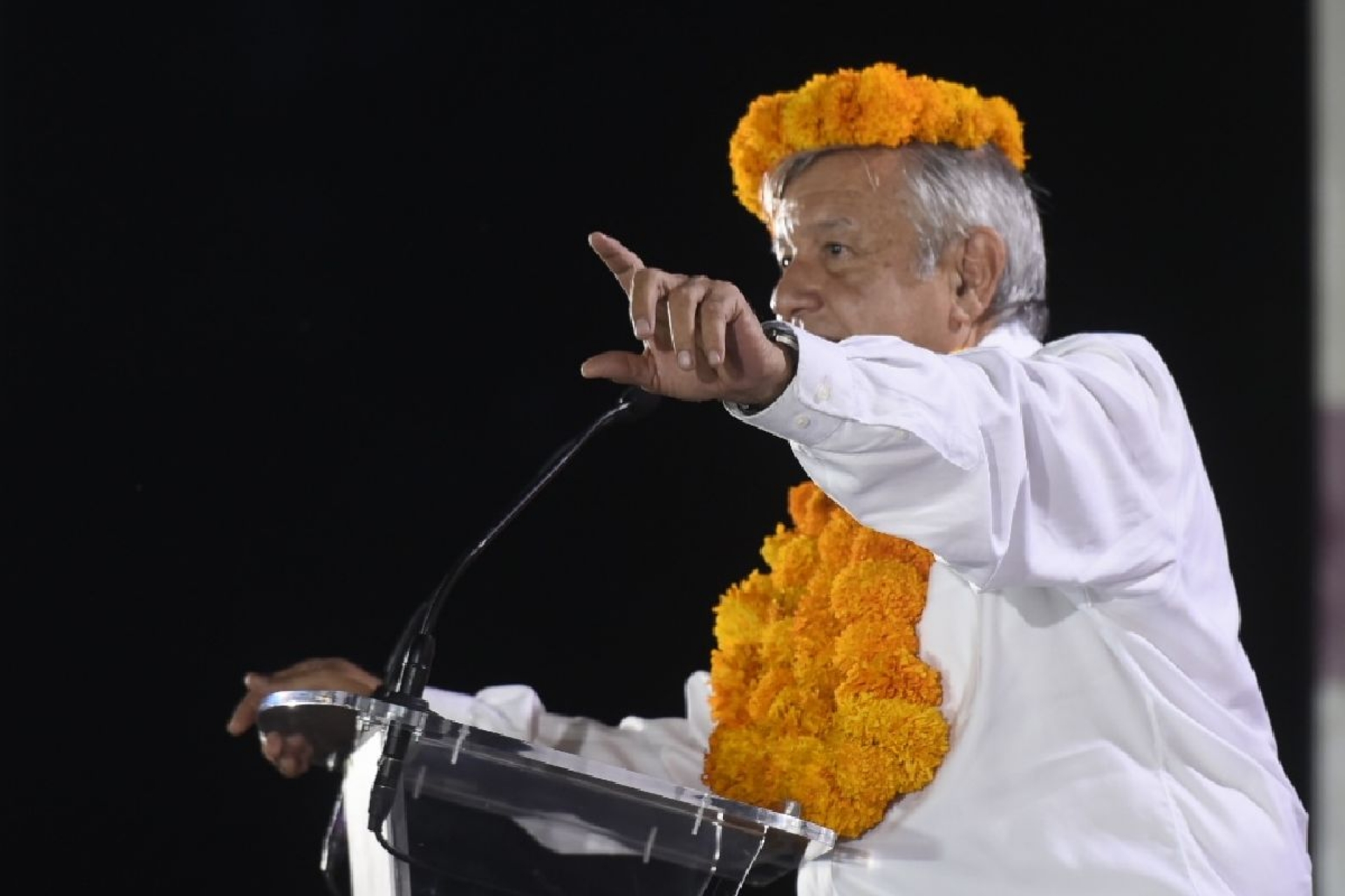 Ofrece López Obrador apoyo a Cuauhtémoc Blanco
