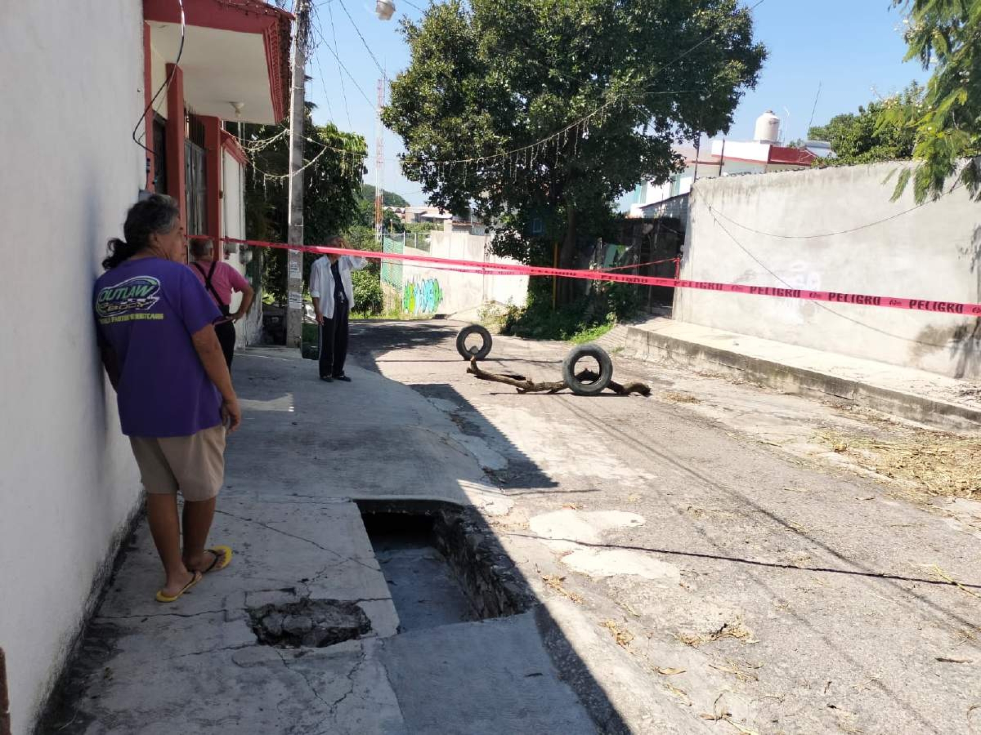 Lluvias provocan socavón en San Pedro Apatlaco