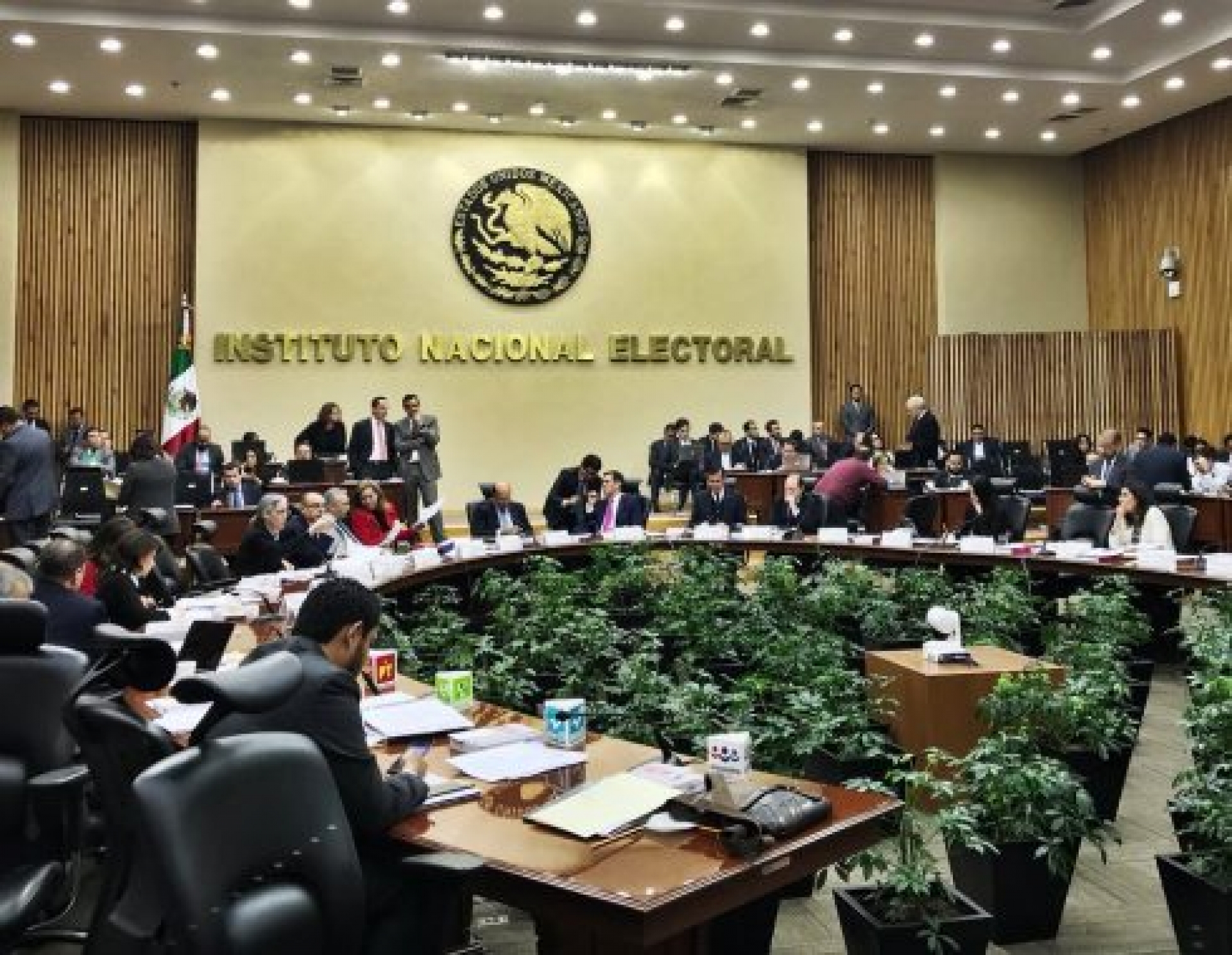 INE aprueba 4 mil 965 millones para los partidos políticos en el 2019