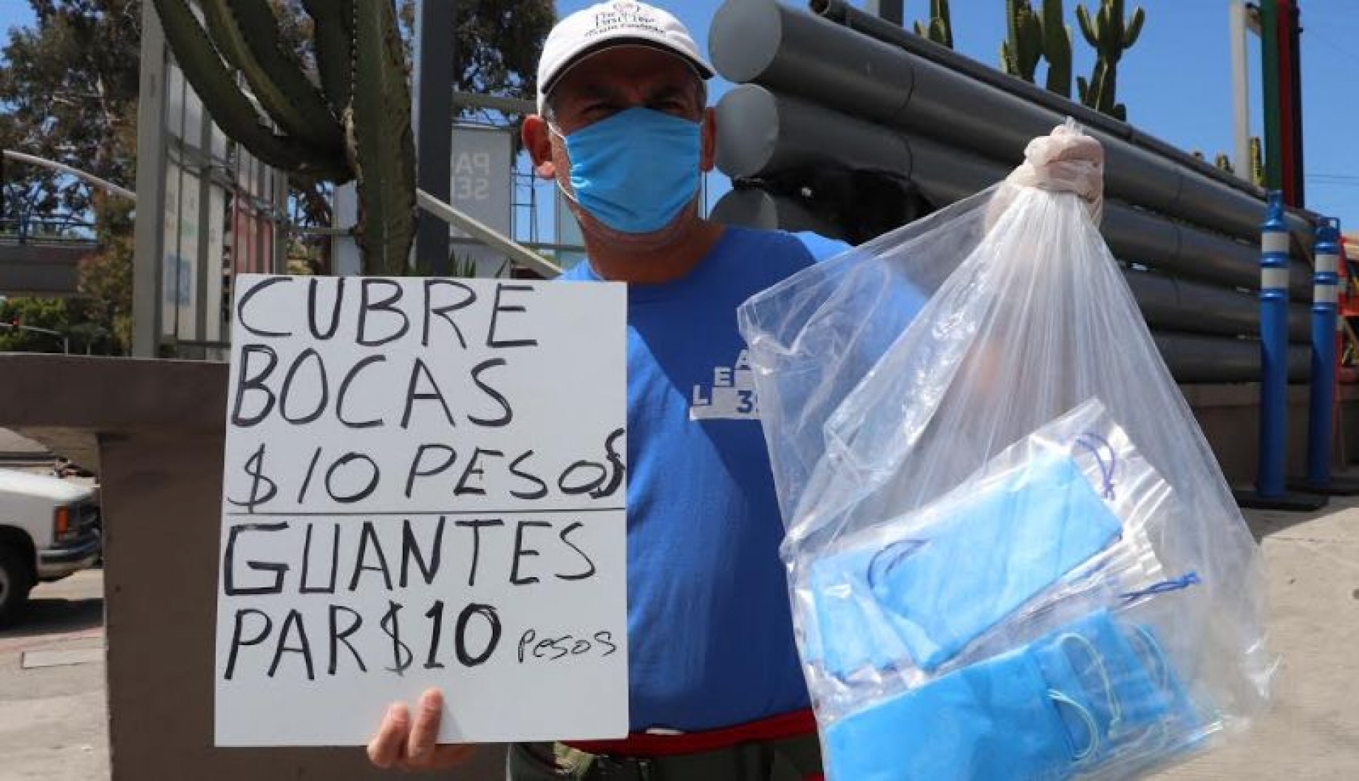 Vendedores de la calle Clavijero se resisten a cerrar