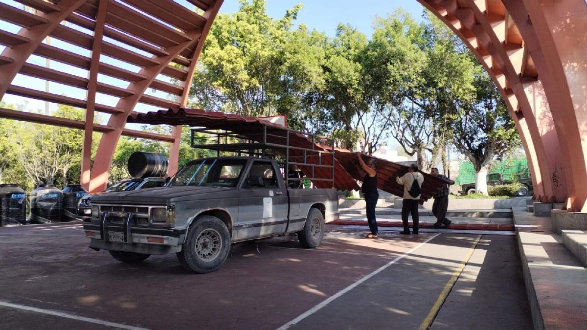 Realizan última entrega del año de apoyos para el hogar en Jojutla