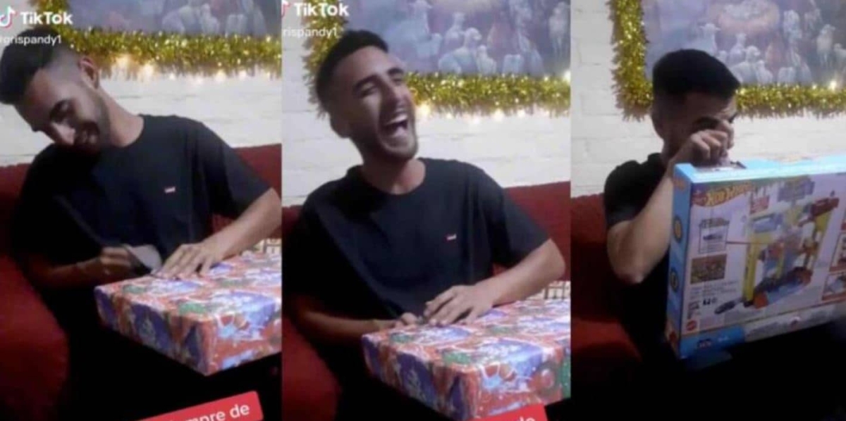 Joven llora al recibir juguete que siempre quiso de niño