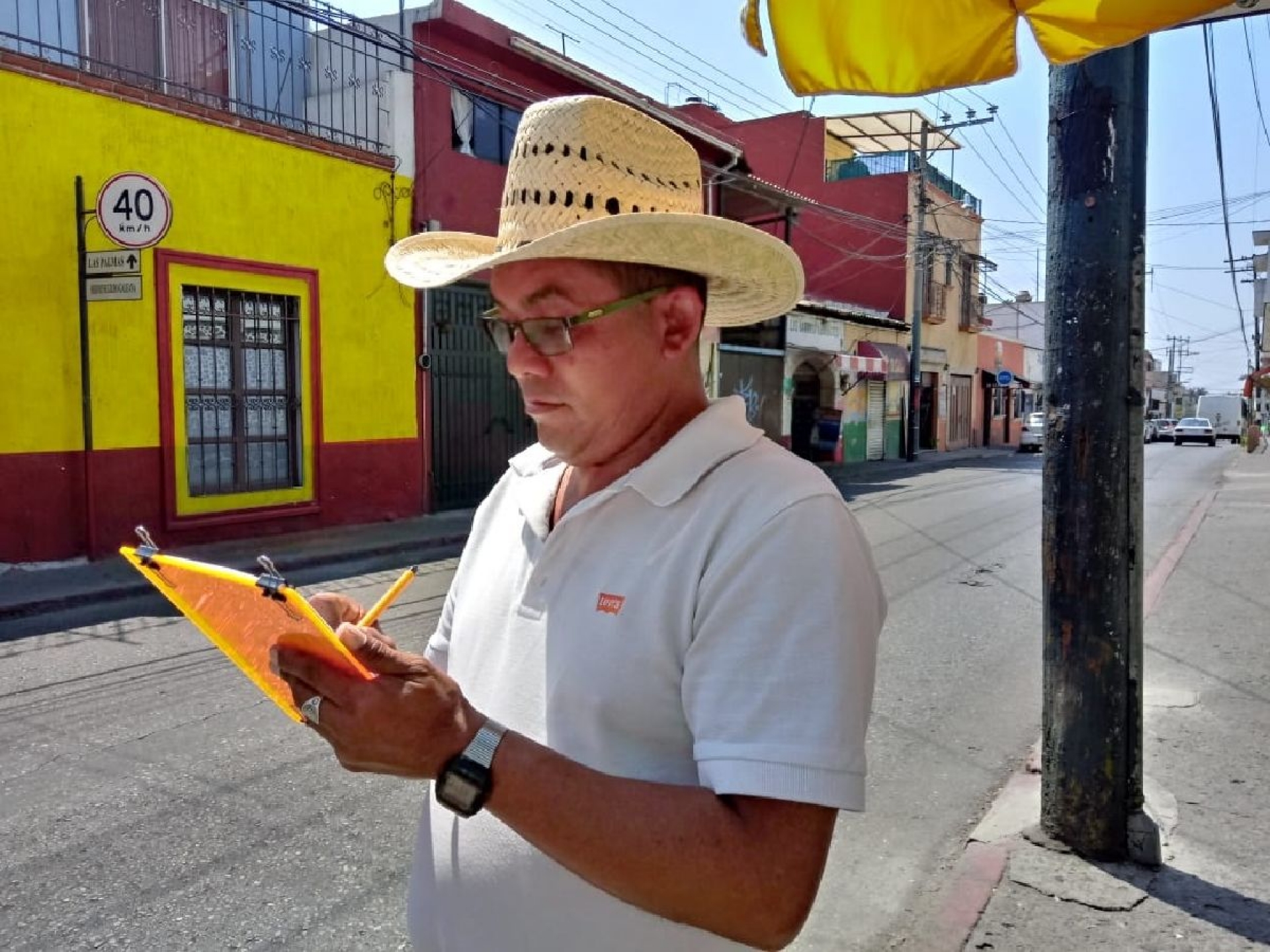 Líder de checadores de ruta lamenta que la gente siga en la calle