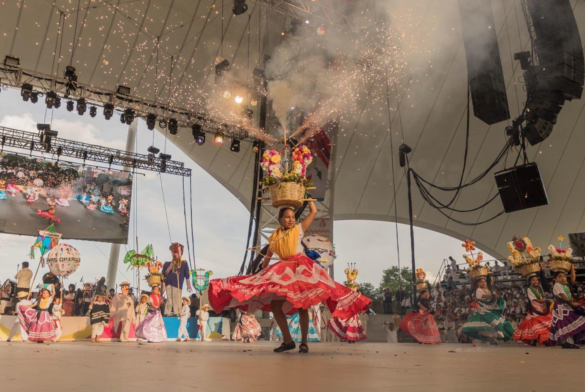 Niños de Oaxaca comparten con alegría y tradición su Guelaguetza