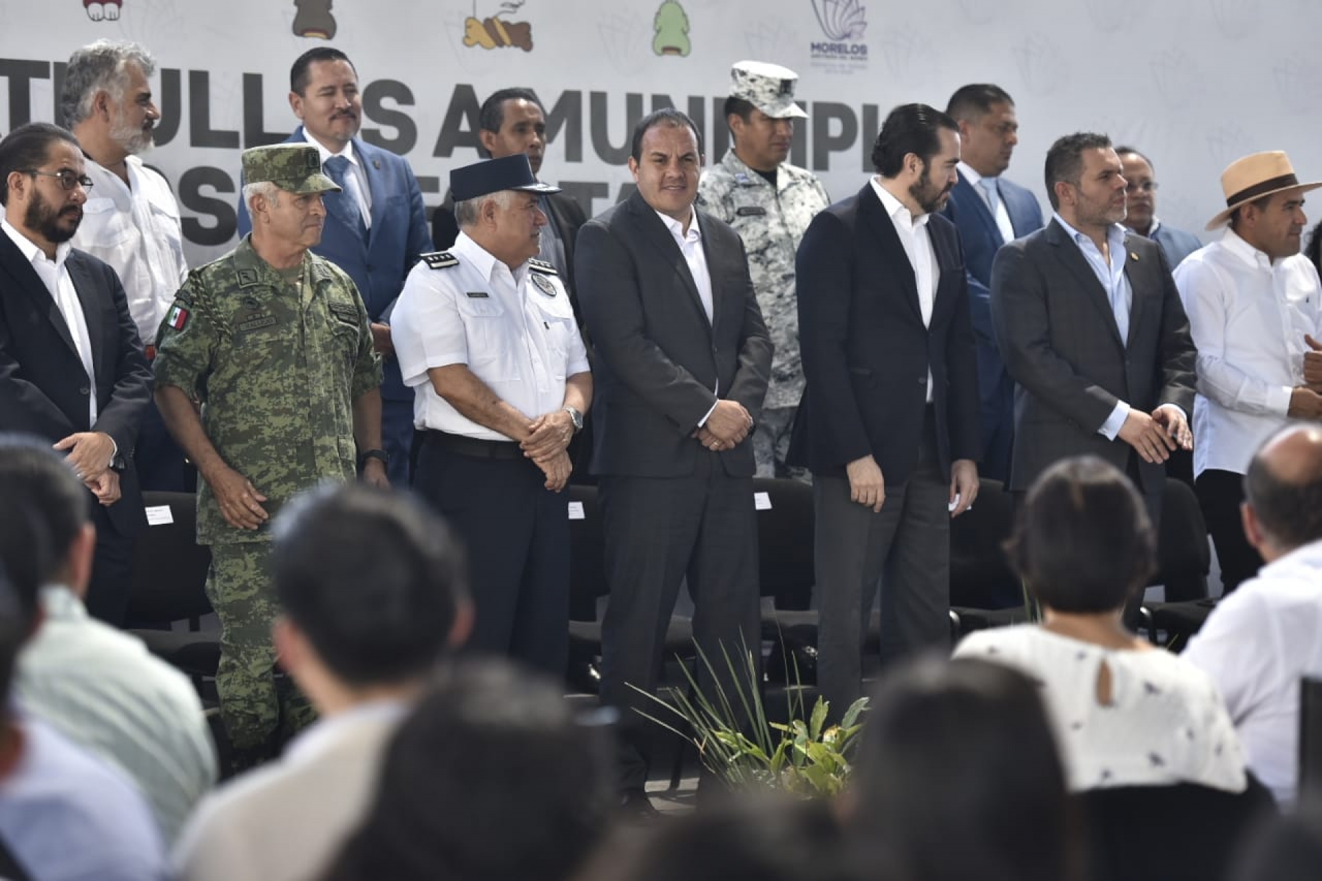 Encabeza gobernador acto oficial de entrega de patrullas al Mando Coordinado