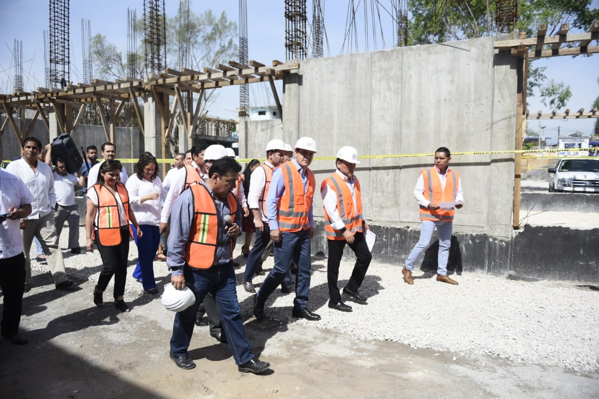 Supervisa gobernador proceso de reconstrucción en la Preparatoria 5 de Puente de Ixtla
