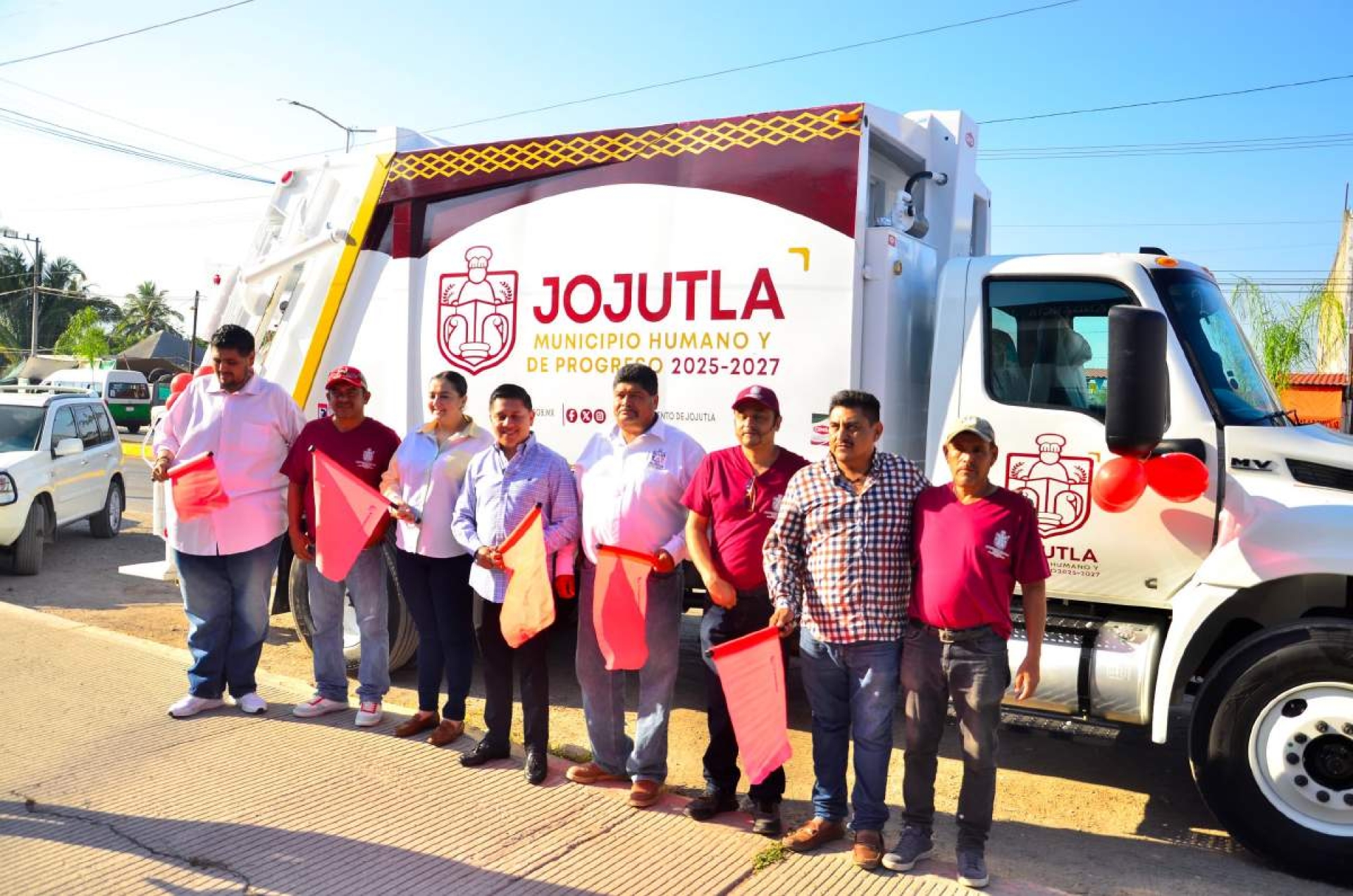 Entrega alcalde de Jojutla camión compactador de basura