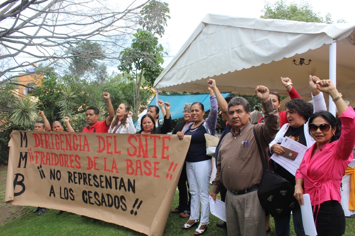 Reprochan a SNTE situación de profesores despedidos