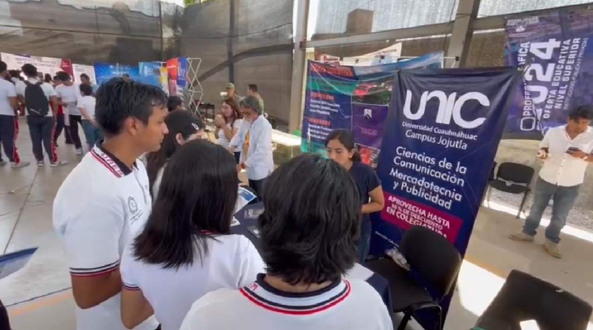 Realizan Feria Profesiográfica en la Preparatoria 5 de la UAEM