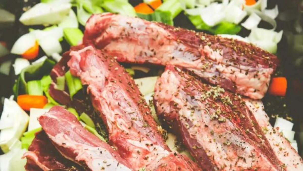 Chef experto comparte tip para cocinar la carne de cerdo y que quede jugosa