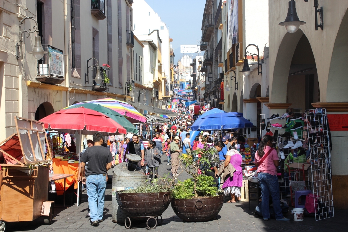 Comerciantes de las plazas Lido y Degollado venderán en la calle Guerrero hasta el jueves