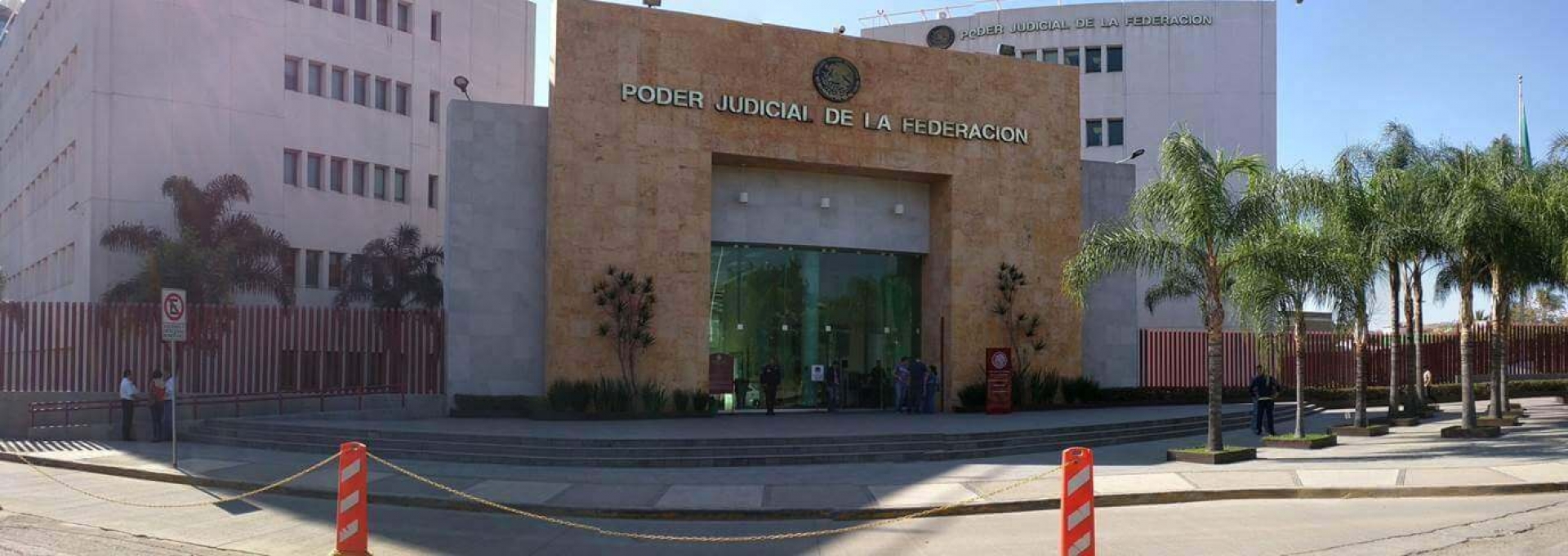 Estrictas medidas para regreso en tribunales federales