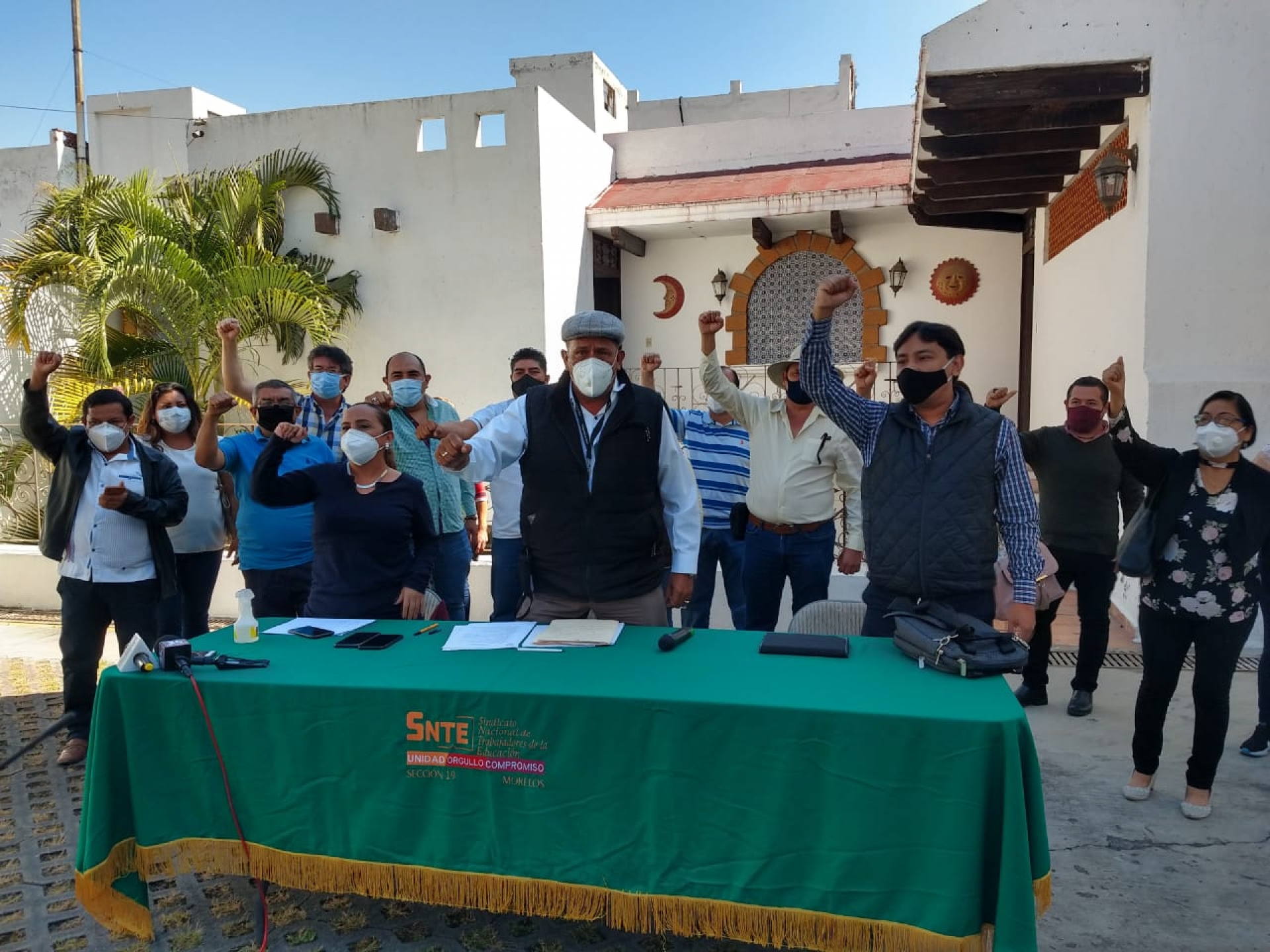 Exigen maestros homologados pago oportuno y completo del aguinaldo