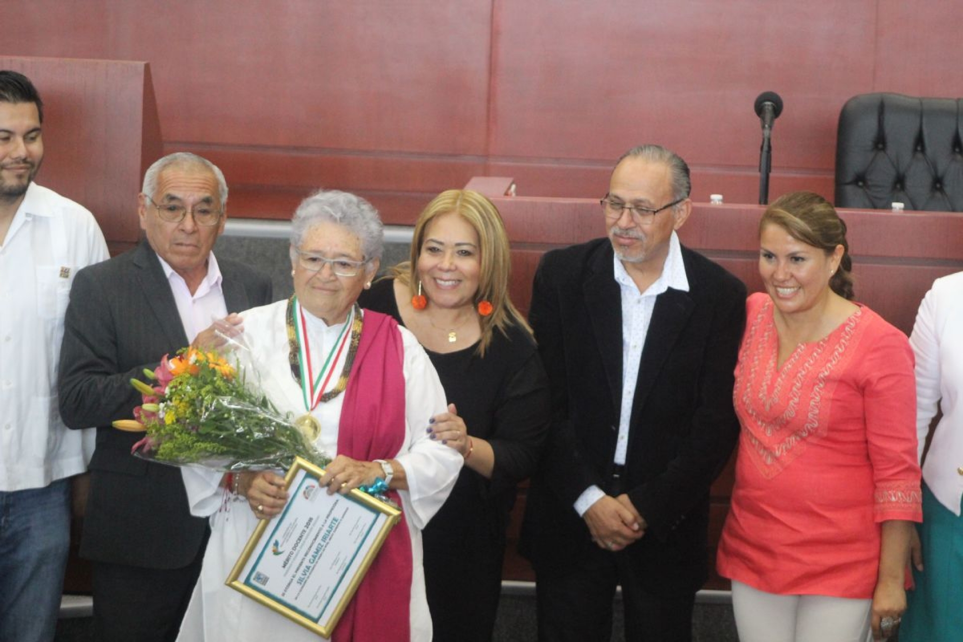 Entrega Congreso presea al mérito docente a cuatro profesores