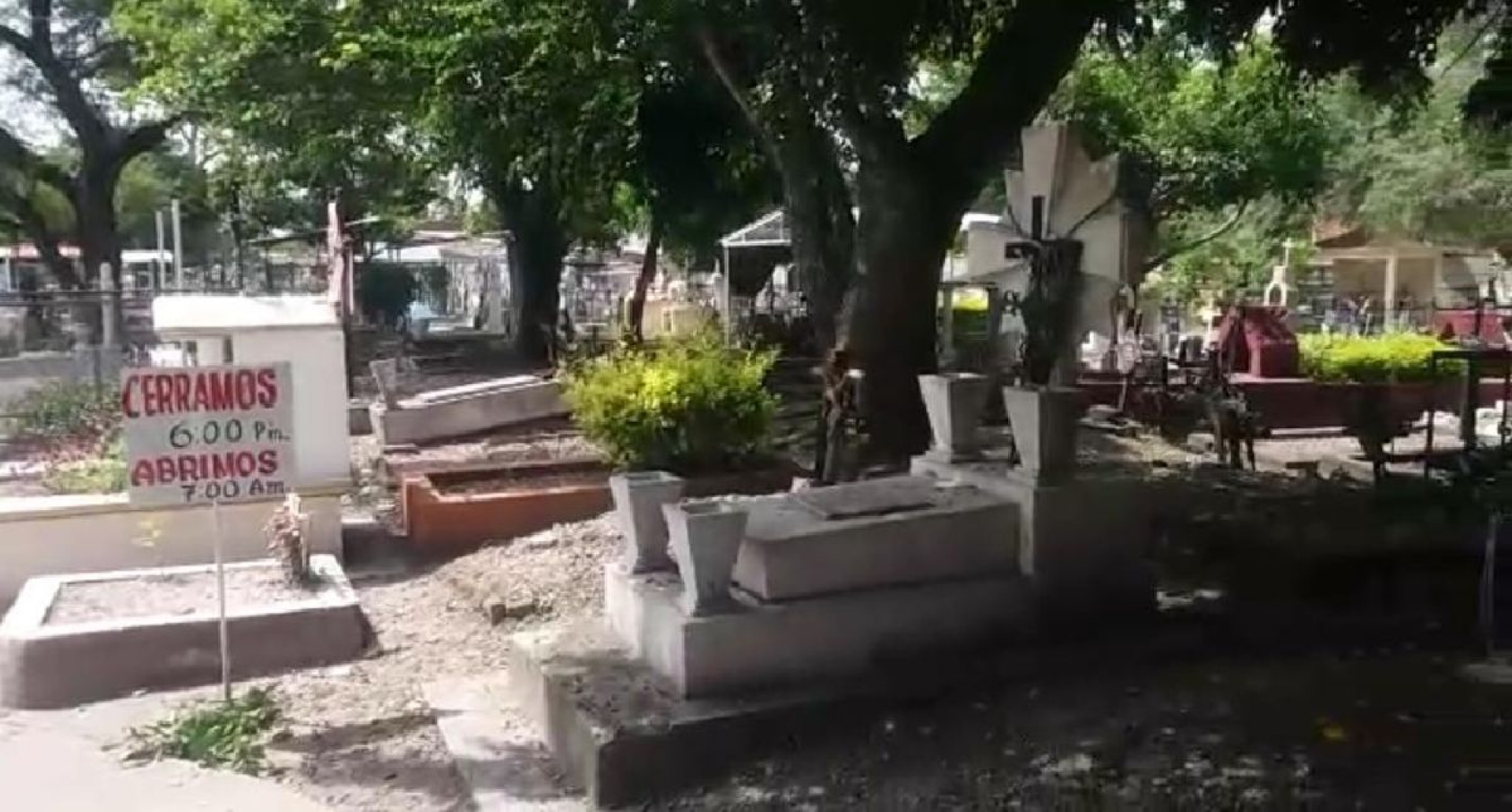 Inicia limpieza de panteones ante cercanía del Día de Muertos