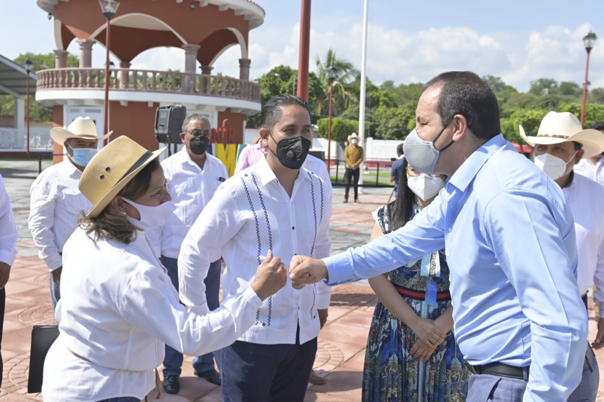 Inaugura gobernador rehabilitación de alumbrado público en Axochiapan