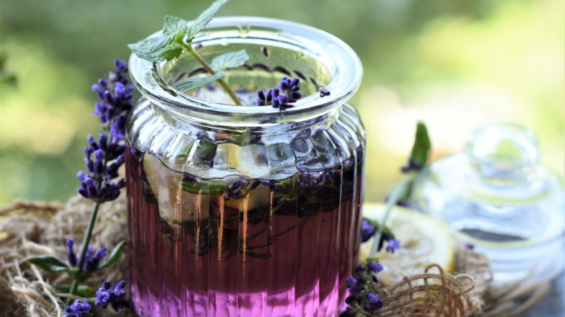 Cómo hacer agua aromatizante de lavanda para perfumar tu casa y clóset