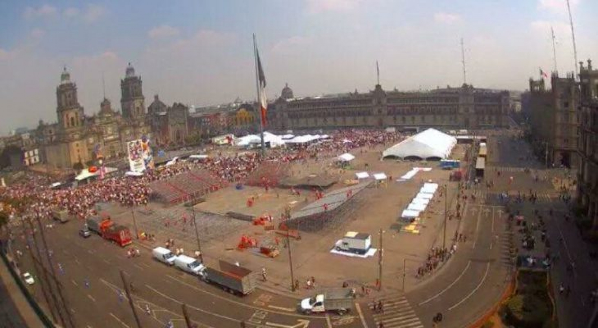 La marcha fifí en favor del NAICM resultó un fracaso, no pudieron llenar el zócalo (VIDEO)