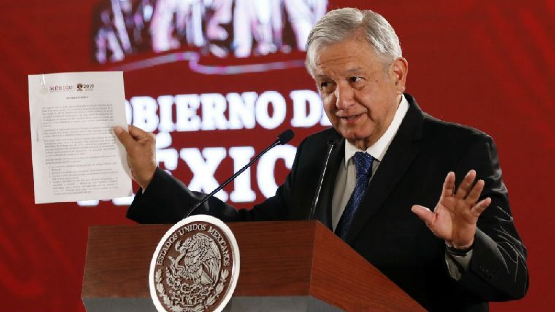 Ante Notario Público, AMLO firmará la no reelección