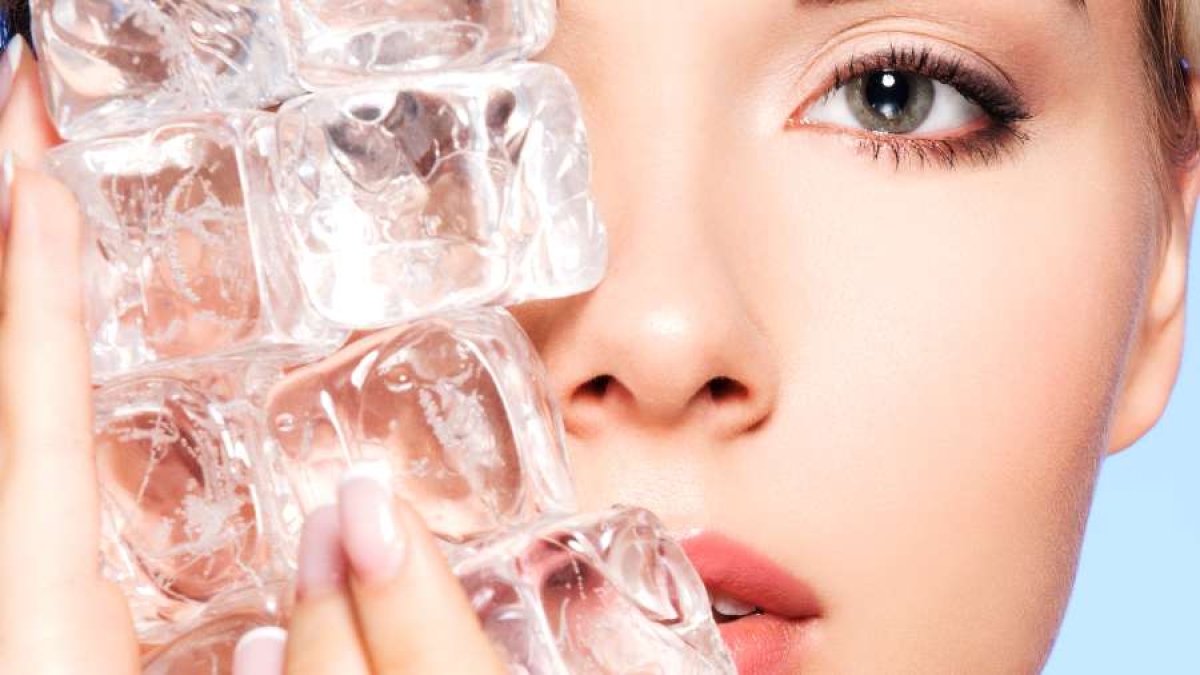 ¡Adiós arrugas y ojeras! Estos son los beneficios de poner hielo en el rostro