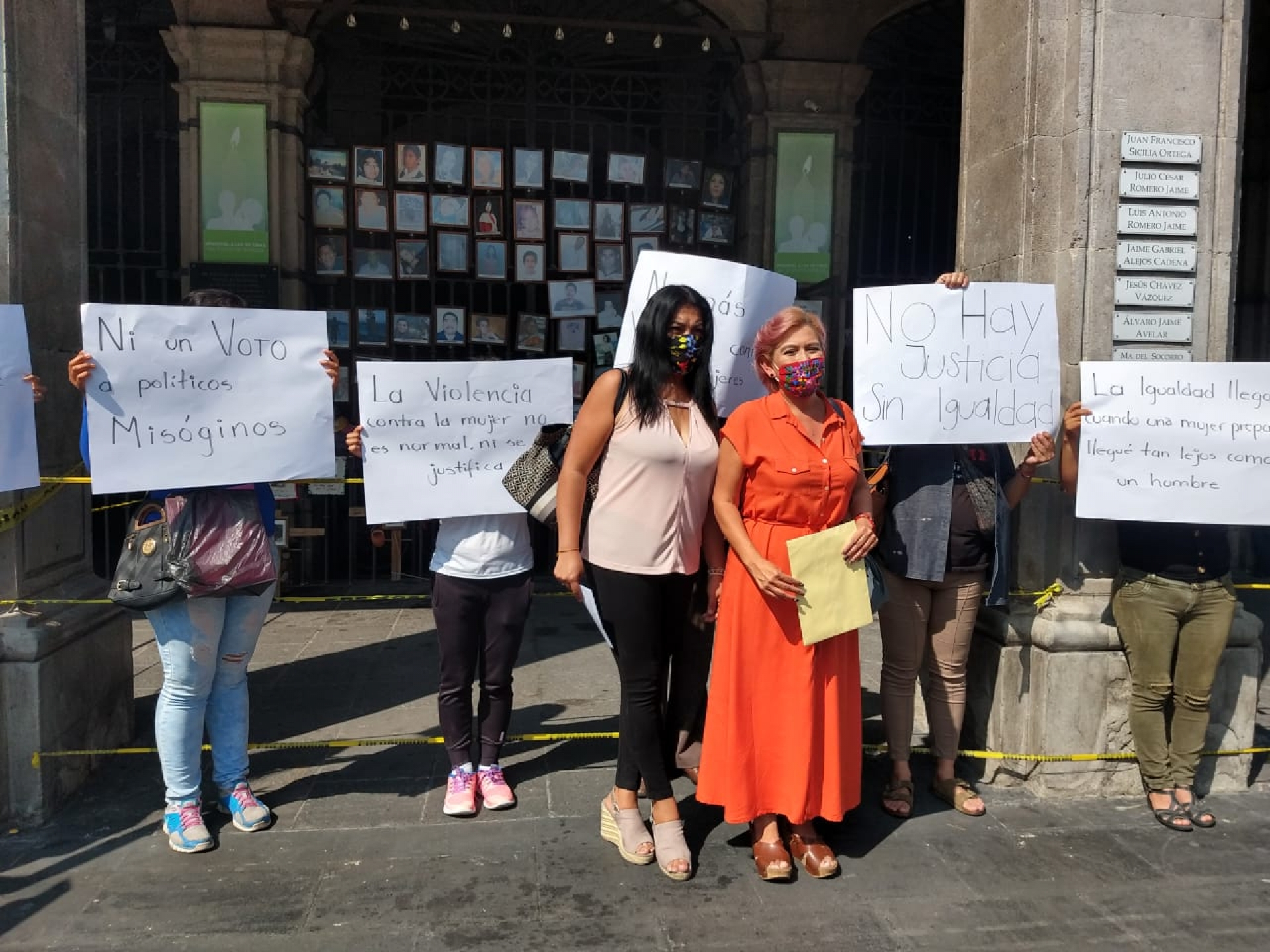 Se manifiestan en contra de la violencia política de género