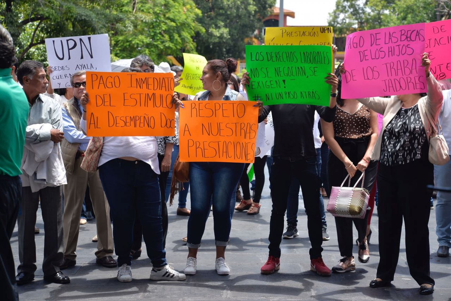 Se manifiestan maestros de la UPN, CAM y dos normales